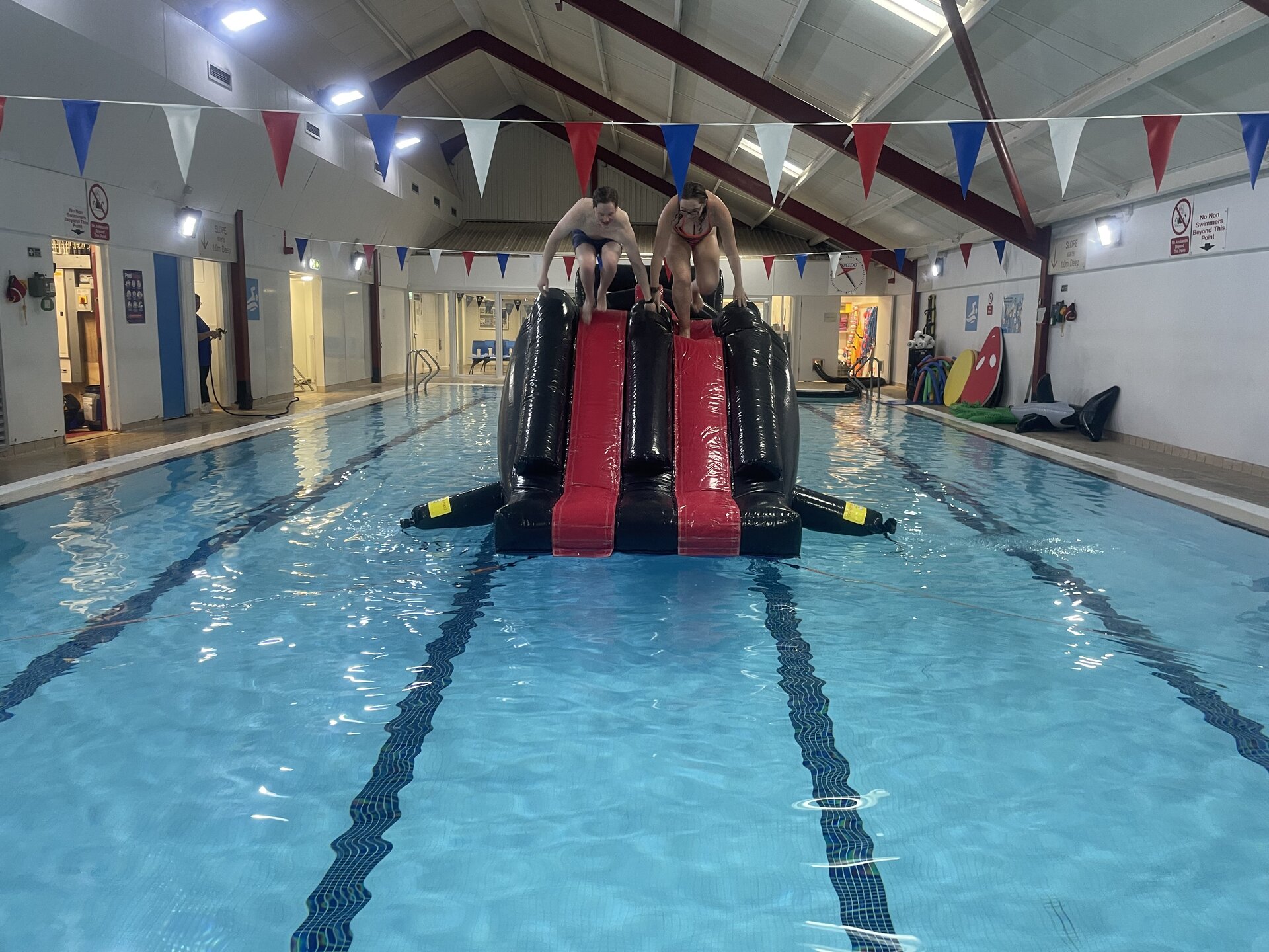 MACPool children's birthday parties and aquarun inflatables